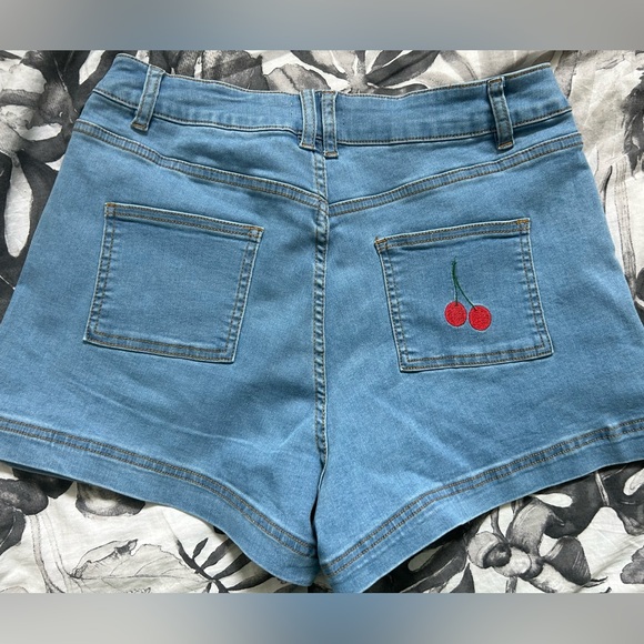 TIGERMIST // blue jeans with embroidered cherries - Picture 2 of 3